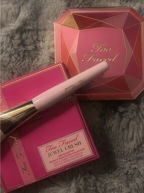 Too Faced Pink Jewel Crush Highlighter Palette & Brush Set